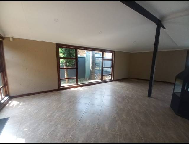 3 BEDROOM HOUSE TO LET IN SONNEVELD
